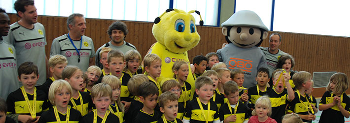 Kinder in der BVB Jugenfussballschule